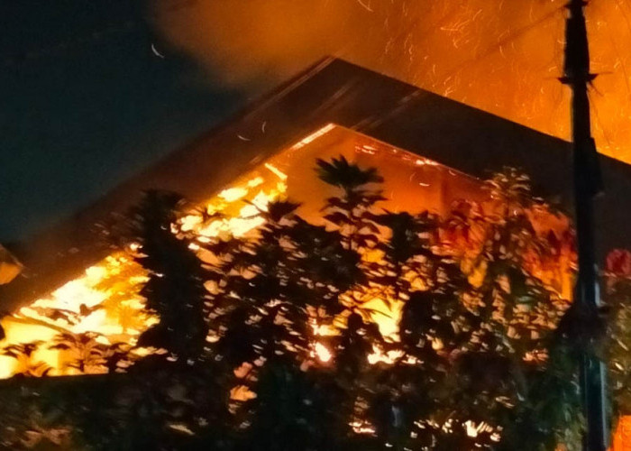 Penghuni Rumah yang Terbakar di Kertajaya Indah Dikenal Tertutup Tapi Bayar Donasi Kampung Paling Banyak