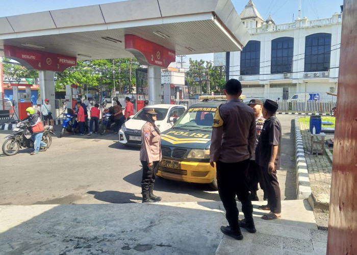 Polsek Rungkut Cek SPBU Terkait Isu Kelangkaan BBM, Stok Dipastikan Aman
