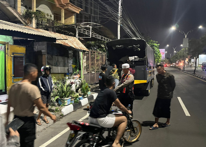 Patroli Sahur On the Road Polres Gresik, Gagalkan Aksi Balap Liar di Jalan Kartini