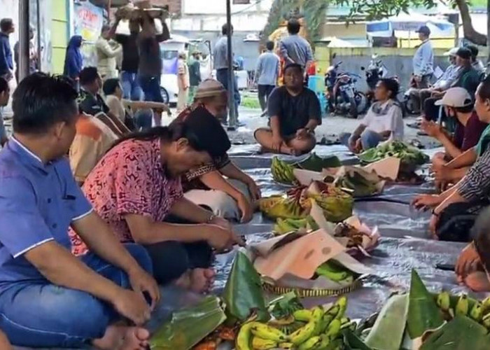 RW 10 Manukan Kulon Surabaya Konsisten Gelar Sedekah Bumi Setiap Bulan Suro