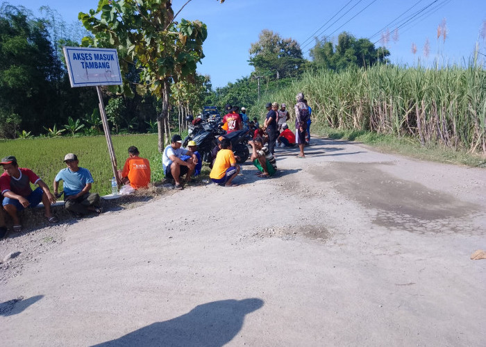 Tagih Janji Reklamasi, Warga Desa Taji Magetan Blokade Akses Jalan Tambang Galian C
