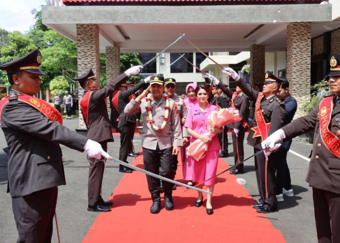 Masuk Mapolres Batu, AKBP Aris Purwanto Disambut Pedangpora