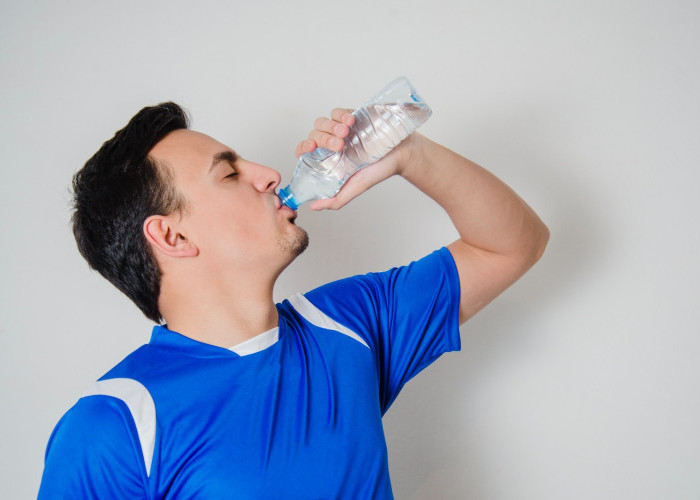 Benarkah Minum Air Putih Terlalu Banyak Bisa Berbahaya? Ini Faktanya