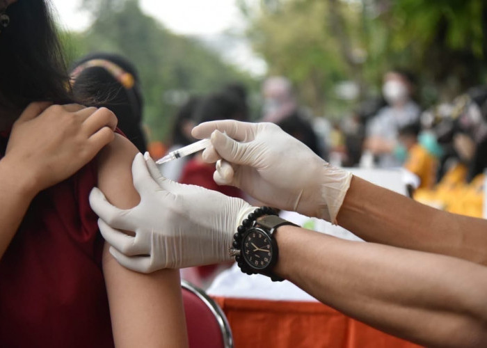 Cegah Kenaikan Covid-19 di Akhir Tahun, Pemkot Surabaya Beri Layanan Vaksinasi
