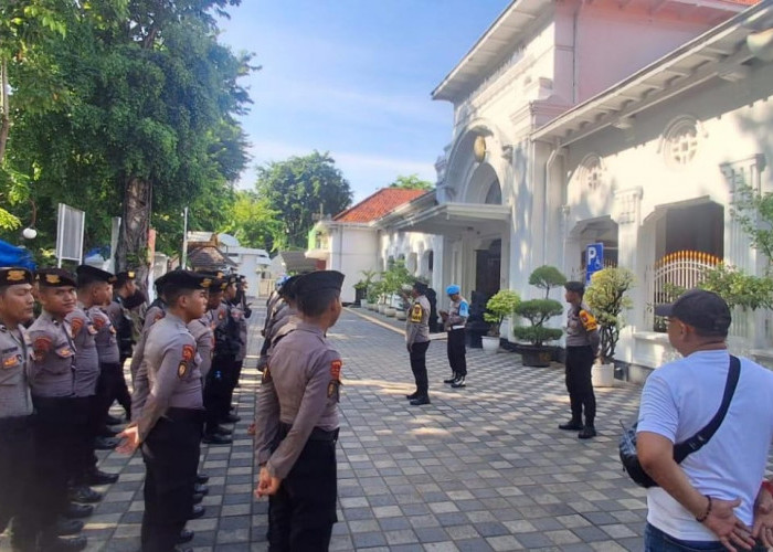 Amankan Unjuk Rasa Buruh di PN Surabaya, Polsek Sawahan Terjunkan Puluhan Personel Gabungan