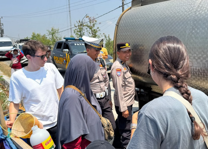Polisi Bersama Masyarakat, Satlantas Polres Ngawi Gelar SABER untuk Warga Bringin Terdampak Kekeringan