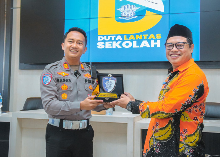 Satlantas Polres Jember Edukasi Keselamatan Lalu Lintas Melalui Program Police Goes To School