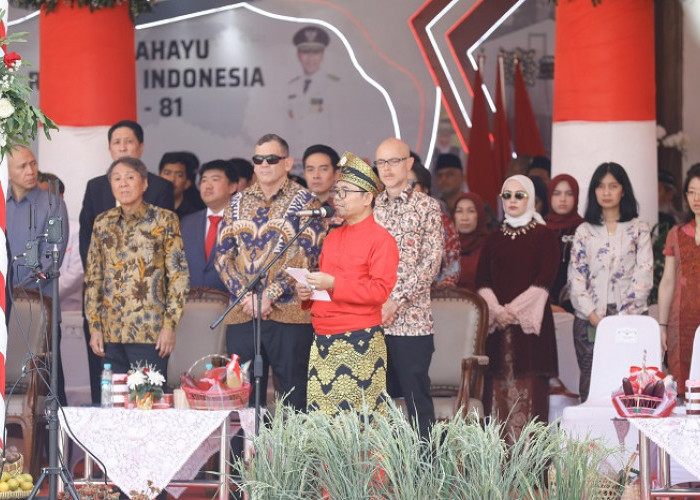 HUT Ke-81 RI di Grahadi, Kakanwil Kemenag Jatim Pimpin Doa untuk Korban Bencana