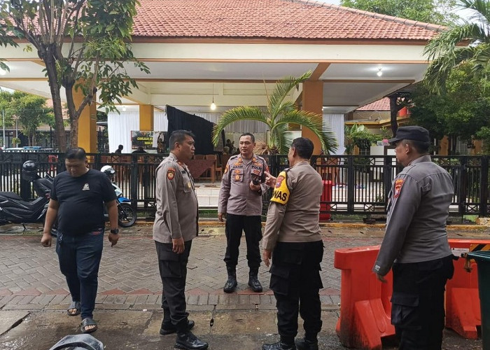 Kapolsek Gayungan Pimpin Pengamanan Rekapitulasi Pilkada di Dukuh Menanggal