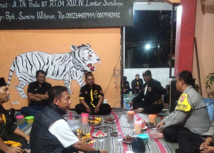 Jaga Kondusivitas, Kapolsek Lakarsantri Pimpin Pengamanan Serah Terima SK Ketua PSHWTM Ranting Sambikerep