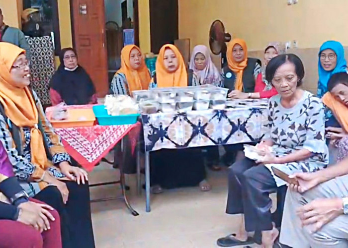 Program Kemanusiaan Dapur Ceria Kelurahan Dr. Soetomo Beri Makanan kepada Masyarakat yang Membutuhkan