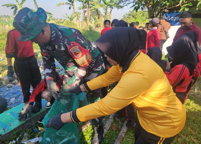 Edukasi Generasi Muda, Polsek dan Forkopimka Gedangan Kompak Bersihkan Afvoer