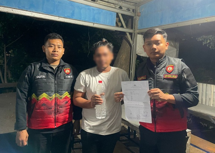 Polisi Razia Warung Penjual Miras di Cerme Gresik, Sita 33 Botol Arak 