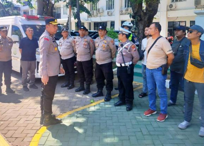 Polsek Gayungan Kawal Solidaritas Pemuda Serahkan Laporan Dugaan Korupsi APBD Surabaya ke Kejati Jatim