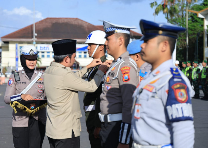 Jaga Kenyamanan Pemudik, Gus Fawait Pimpin Apel Kesiagaan Lebaran di Alun-alun Jember