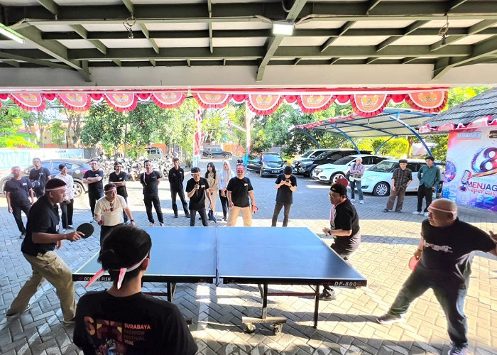 Lomba Tenis Meja Meriahkan HUT Ke-81 RI di Kantor SKH Memorandum Berlangsung Semarak