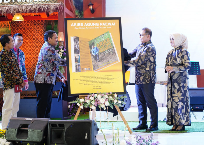 Launching Buku 2 Tahun Bersama Bukti Tanda Cinta Pj Aries untuk KWB