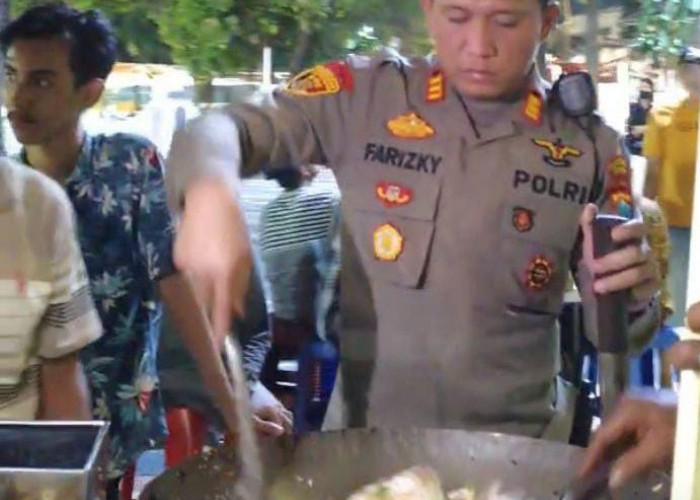 Polsek Bubutan Bagikan Makan Gratis untuk Tukang Becak dan Ojek Online