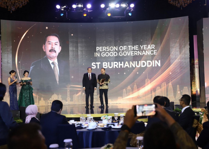 Jaksa Agung ST Burhanuddin Raih Penghargaan Person of The Year in Good Governance