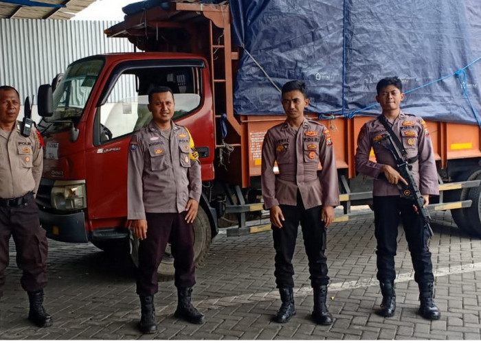 Polrestabes Surabaya Lakukan Penjagaan dan Pengawasan Logistik Pemilu 24 Jam Non stop