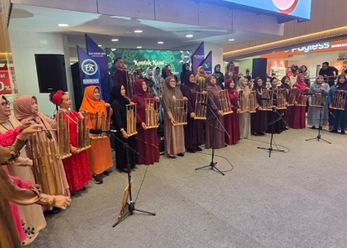 Parade Angklung Kolagenta Meriahkan Hari Terakhir Haji Umrah Expo 2026