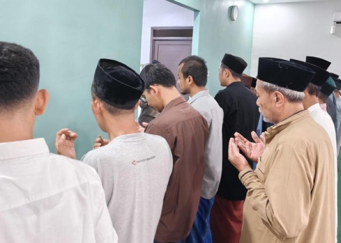 Jurnalis Hilang 20 Hari di Anak Krakatau, Keluarga Bagus Khoirunas Gelar Salat Gaib