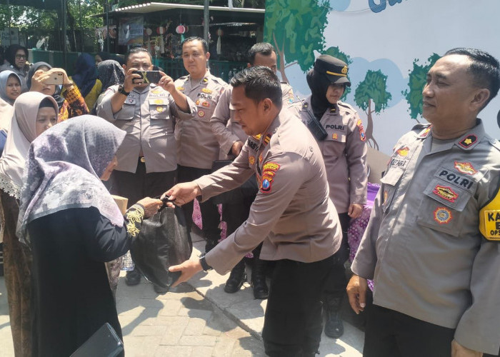 Jumat Berkah, Senyum Merekah di Kampung Nelayan Bagikan Ratusan Paket Sembako