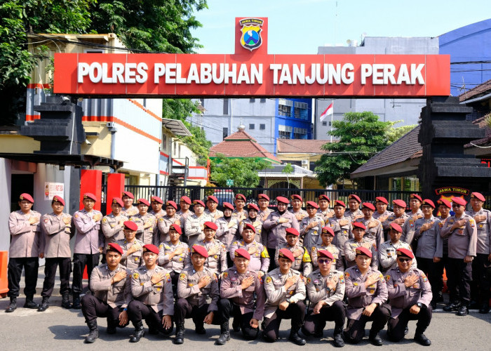  Anggota Reskrim Polres Pelabuhan Tanjung Perak Ciptakan Situasi Kondusif Selama Pemilu Berlangsung