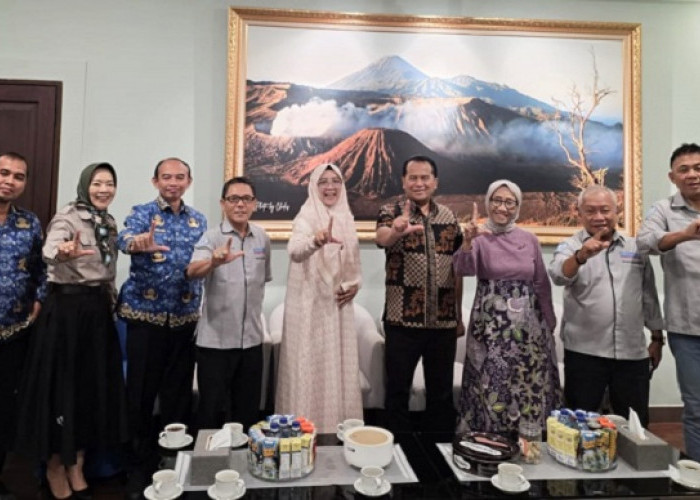 Memorandum-DLH Jatim Perkuat Sinergi, Silaturahmi Berujung Buka Bersama di Surabaya