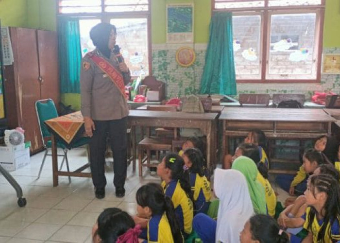  Polwan Goes to School di Tulungagung Ajari Siswa Berani Jaga Tubuh