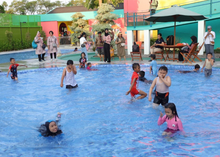 Kolam Renang Jambore Playland Diresmikan Wali Kota, Gratis Sebulan