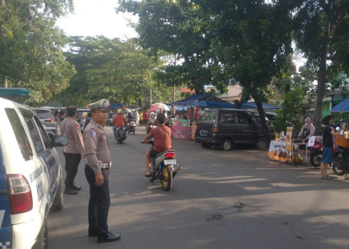 Antisipasi Kemacetan dan Kriminalitas, Polsek Rungkut Siagakan Personel di Pasar Takjil