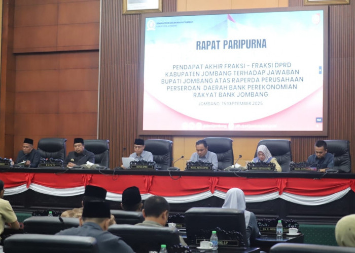 DPRD Jombang Sahkan Raperda Perseroda BPR Bank Jombang Menjadi Perda