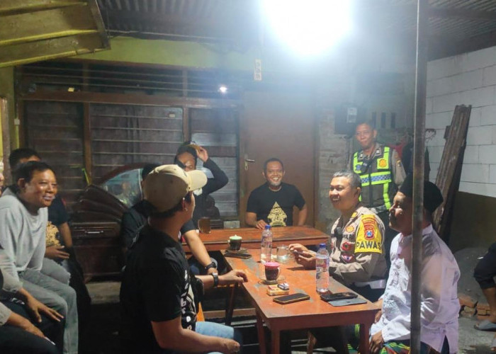 Perkuat Sinergi, Kapolsek Lakarsantri Gelar 'Hoofdbureau Ngobar' Bersama Komunitas Bonek hingga Driver Ojol