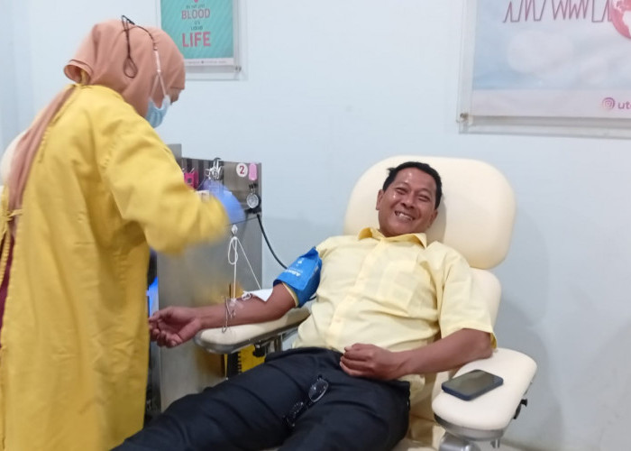 Tak Sekadar Bicara Kebijakan, Legislator Jember Ini Buktikan Kepedulian Lewat Setetes Darah