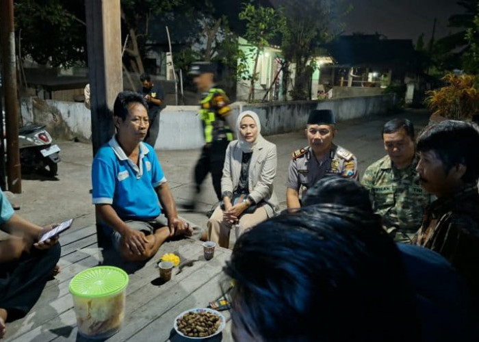 Perkuat Keamanan Lingkungan, Polsek Gondang Sambangi Poskamling Dusun Patoman