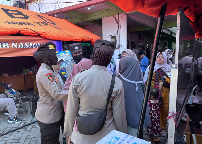 Kanit PPA Satreskrim Polresta Sidoarjo Dampingi Keluarga Korban Tragedi Ponpes Al Khoziny Buduran