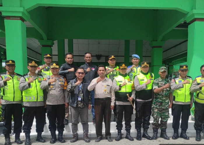 Kapolres Bojonegoro Cek Rekapitulasi Hasil Penghitungan Perolehan Suara PPK Padangan