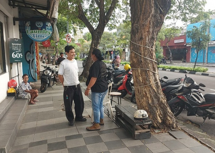 Bandit Motor Gasak Beat Karyawan Toko Sepatu di Dharmawangsa Surabaya