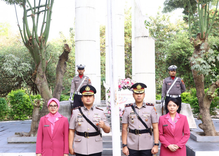 Polres Gresik Gelar Ziarah Nasional dan Tabur Bunga di TMP Kebomas Sambut Hari Bhayangkara ke-80
