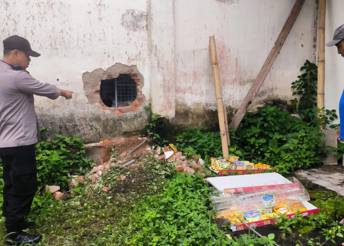 Jebol Tembok Belakang, Alfamart Ringinpitu Tulungagung Diobok-obok Maling 