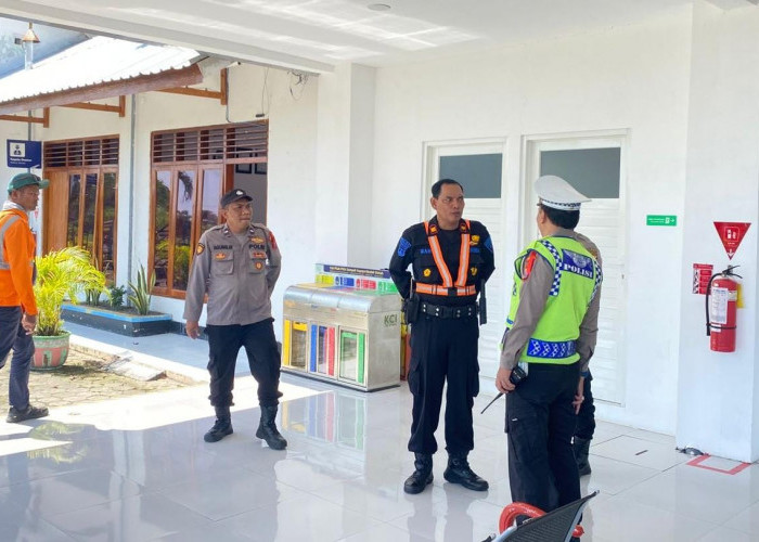Antisipasi Kriminalitas, Personil Pospam Polsek Tandes Perketat Pengamanan di Stasiun Kandangan