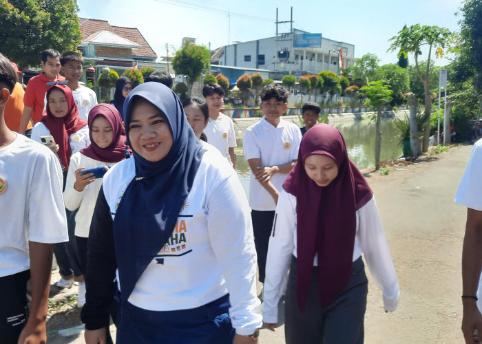 Anggota Komisi E DPRD Jatim dan Wabup Ulfi Kompak Jalan Santai Bersama Ratusan Warga Mimbaan