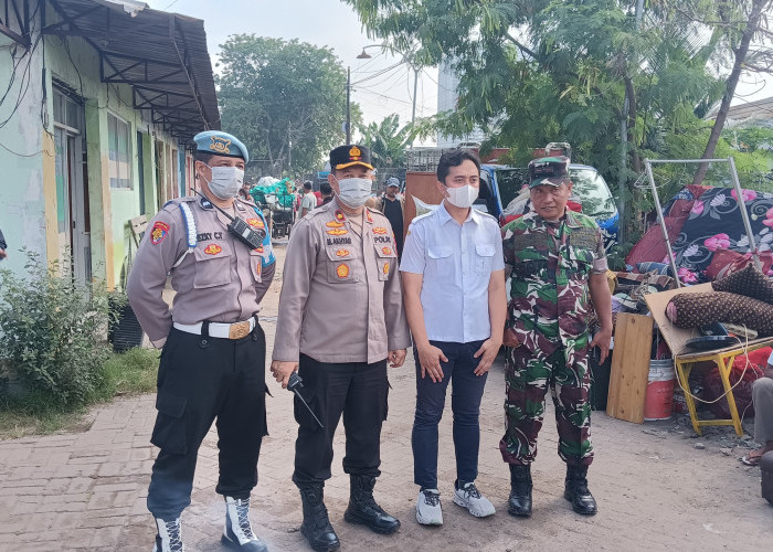 Pasar Simorejo Timur Ditertibkan, Polsek Sukomanunggal Kawal Pembongkaran 300 Bangunan