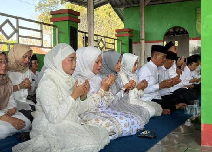 HJB Ke-349 Tahun, Bupati Setyo Wahono dan Wabup Ziarah ke Makam Pangeran Aryo Dalem