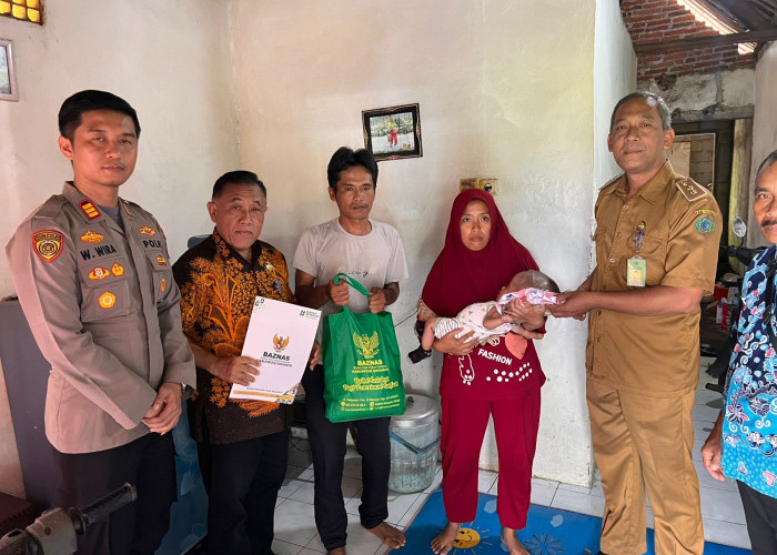 Kapolsek Krembung Salurkan Bansos