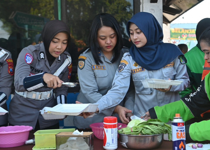 Rayakan Hari Kartini 2026, Satlantas Polres Pasuruan Gelar Aksi Simpatik Kartini Memasak di Pos Bangil