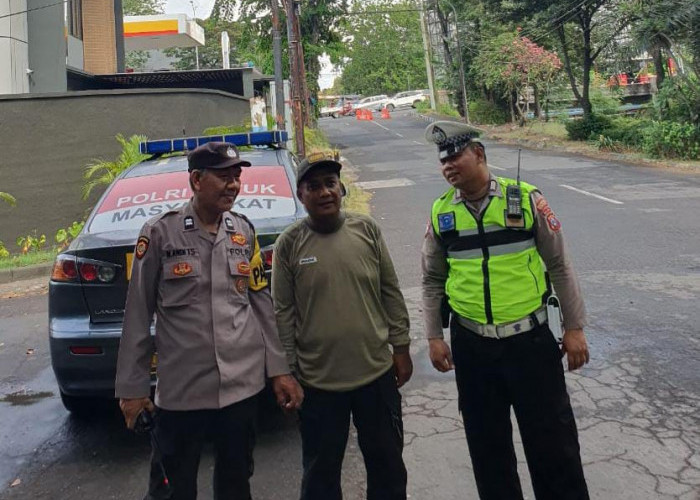 Sasar Perumahan Kedung Baruk Utara, Polsek Rungkut Gelar Patroli Pastikan Kamtibmas Aman dan Kondusif