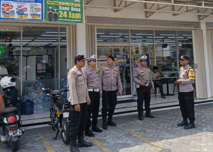 Wonocolo Gelar Patroli Dialogis, Jaga Keamanan Warga Surabaya di Area Pertokoan