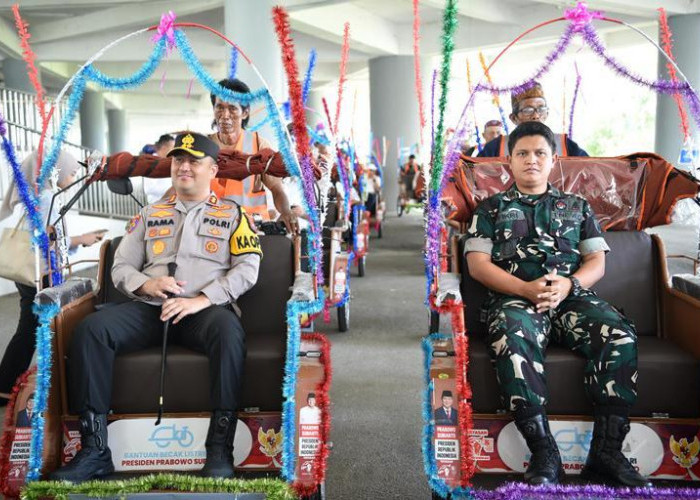 Kirab Adipura 2026 Gresik Meriah, Kapolres dan Forkopimda Kompak Naik Kendaraan Listrik